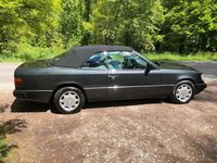 Second-hand Mercedes E300 220 CP (161 kW) 1992 Negru Cabrio