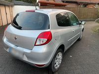 Gebraucht Renault Clio III Dynamique 75 PS (55 kW) 2011 Silber Kleinwagen