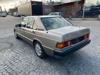 Gebraucht Mercedes 190 118 PS (86 kW) 1986 Gold Limousine
