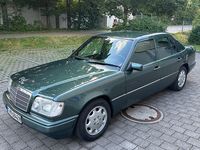 Gebraucht Mercedes E220 150 PS (110 kW) 1994 Grün Limousine