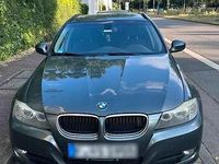 Gebraucht BMW 320 184 PS (135 kW) 2010 Schwarz Kombi