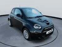 Gebraucht Fiat 500e Action 69 kW (95 PS) 2021 Nero profondo/cattivo/kyalami/ Kleinwagen