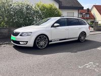Gebraucht Skoda Octavia Ambition 140 PS (102 kW) 2014 Weiß Kleinwagen