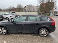 gebraucht Volvo V60 Kombi Momentum Aut. NAVI~TEMPOMAT~SHZ~PDC