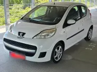 Gebraucht Peugeot 107 68 PS (50 kW) 2011 Weiß Kleinwagen