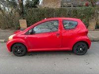 Gebraucht Toyota Aygo 60 PS (44 kW) 2006 Rot Kleinwagen