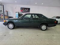 Gebraucht Mercedes E230 136 PS (100 kW) 1986 Grün Limousine