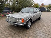 Gebraucht Mercedes E280 185 PS (136 kW) 1981 Silber Limousine