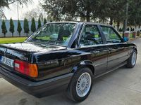 Gebraucht BMW 318 113 PS (83 kW) 1988 Schwarz