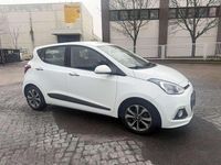 Gebraucht Hyundai i10 Style 87 PS (63 kW) 2015 Polar white / sol Kleinwagen