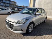 Gebraucht Hyundai i20 Classic 84 PS (61 kW) 2017 Silber Limousine