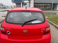 Gebraucht Hyundai i20 77 PS (56 kW) 2010 Rot Kleinwagen