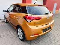 Gebraucht Hyundai i20 84 PS (61 kW) 2015 Gold Limousine