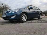 Gebraucht Opel Astra 101 PS (74 kW) 2011 Blau Kombi