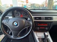 Gebraucht BMW 320 150 PS (110 kW) 2007 Grau Limousine