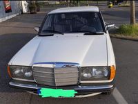 Gebraucht Mercedes 240 72 PS (52 kW) 1984 Weiß Limousine