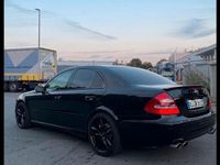 Gebraucht Mercedes E200 163 PS (119 kW) 2005 Schwarz Limousine