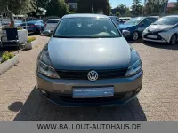Gebraucht VW Jetta 105 PS (77 kW) 2011 Grau Limousine