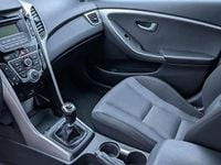 Gebraucht Hyundai i30 Trend 101 PS (74 kW) 2015 Weiß Limousine