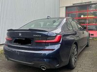 Gebraucht BMW 330e M Sport 184 PS (135 kW) 2019 Blau Limousine