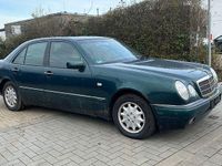 Gebraucht Mercedes E230 Elegance 150 PS (110 kW) 1997 Grün Limousine