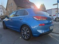 Gebraucht Hyundai i30 Style 120 PS (88 kW) 2017 Blau Limousine