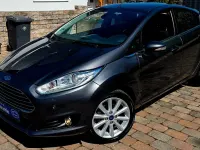 Gebraucht Ford Fiesta Titanium 101 PS (74 kW) 2016 Grau Kleinwagen