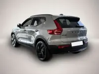 Neu Volvo XC40 Plus 163 PS (119 kW) 2026 Grau SUV