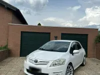 Gebraucht Toyota Auris 99 PS (72 kW) 2011 Weiß Kleinwagen