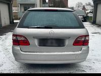 Gebraucht Mercedes E270 Avantgarde 177 PS (130 kW) 2003 Silber Kombi