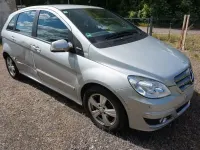 Gebraucht Mercedes B180 116 PS (85 kW) 2009 Silber Van / Kleinbus