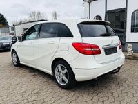 Gebraucht Mercedes B180 122 PS (89 kW) 2011 Weiß Van / Kleinbus