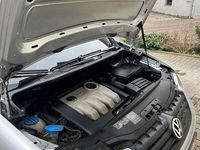 Second-hand VW Touran 105 CP (77 kW) 2005 Argintiu Monovolum