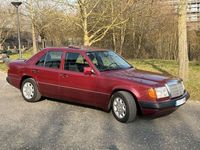 Gebraucht Mercedes E230 132 PS (97 kW) 1992 Rot Limousine