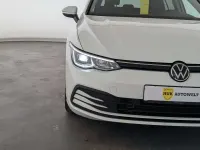 Gebraucht VW Golf VIII Life 131 PS (96 kW) 2023 Weiß Kombi