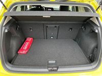 Gebraucht VW Golf VIII Active 131 PS (96 kW) 2022 Gelb Limousine