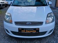 Gebraucht Ford Fiesta 60 PS (44 kW) 2008 Weiß Kleinwagen