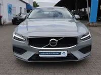 Gebraucht Volvo V60 197 PS (144 kW) 2024 Vapour grey Kombi