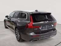 Gebraucht Volvo V60 Inscription 253 PS (186 kW) 2020 Pine grey metallic Kombi