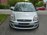 Gebraucht Ford Fiesta Ambiente 60 PS (44 kW) 2007 Silber Kleinwagen