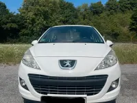 Gebraucht Peugeot 207 90 PS (66 kW) 2012 Weiß Coupé