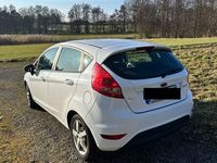 Gebraucht Ford Fiesta Trend 75 PS (55 kW) 2009 Weiß Limousine