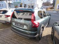 Neu Dacia Jogger Expression 110 PS (80 kW) 2025 Grün Van / Kleinbus