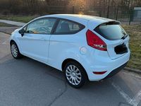 Gebraucht Ford Fiesta Trend 82 PS (60 kW) 2011 Weiß Kleinwagen