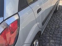 Gebraucht Kia Rio 78 PS (57 kW) 2009 Silber Limousine