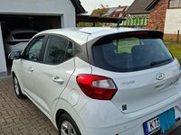 Gebraucht Hyundai i10 Trend 84 PS (61 kW) 2023 Weiß Kleinwagen