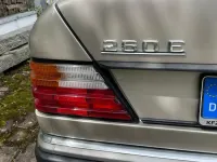 Gebraucht Mercedes E260 118 PS (86 kW) 1989 Beige Limousine