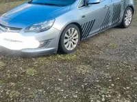 Gebraucht Opel Astra Edition 140 PS (102 kW) 2013 Grau Limousine