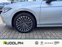 Gebraucht VW Passat Elegance 150 PS (110 kW) 2025 Oyster silver metallic Kombi