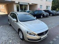 Gebraucht Volvo V60 Business Edition 150 PS (110 kW) 2017 Luminous sand Kombi